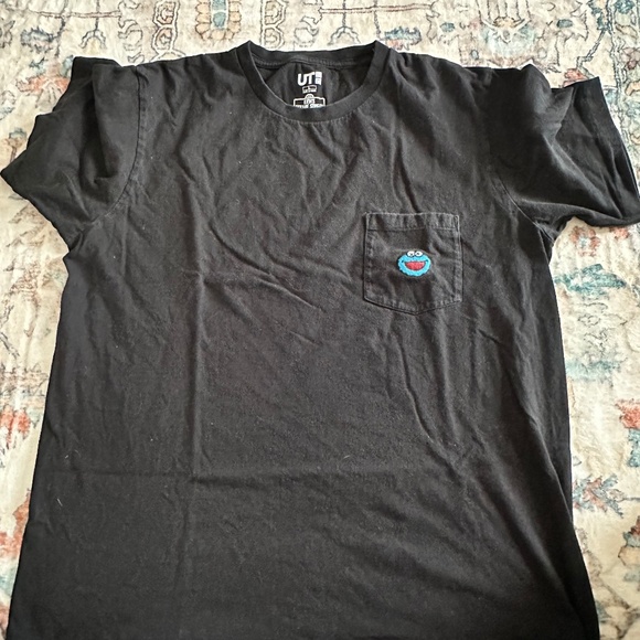 UT Kaws Sesame Street T-Shirt - Picture 1 of 2